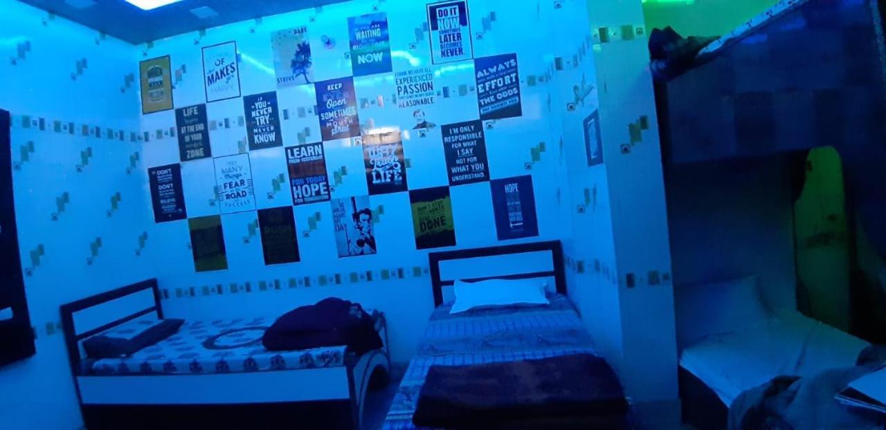 Blue Eye Backpackers Hostel Αμριτσάρ Εξωτερικό φωτογραφία